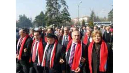 CHP, AKP'yi Bolu'daki mitinginde eletirdi